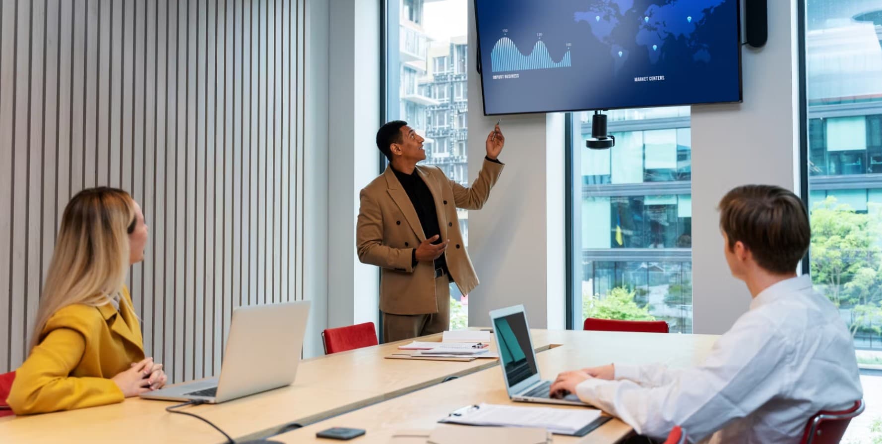 Corporate Communications Screens in Gilbert: Align Teams in Real Time