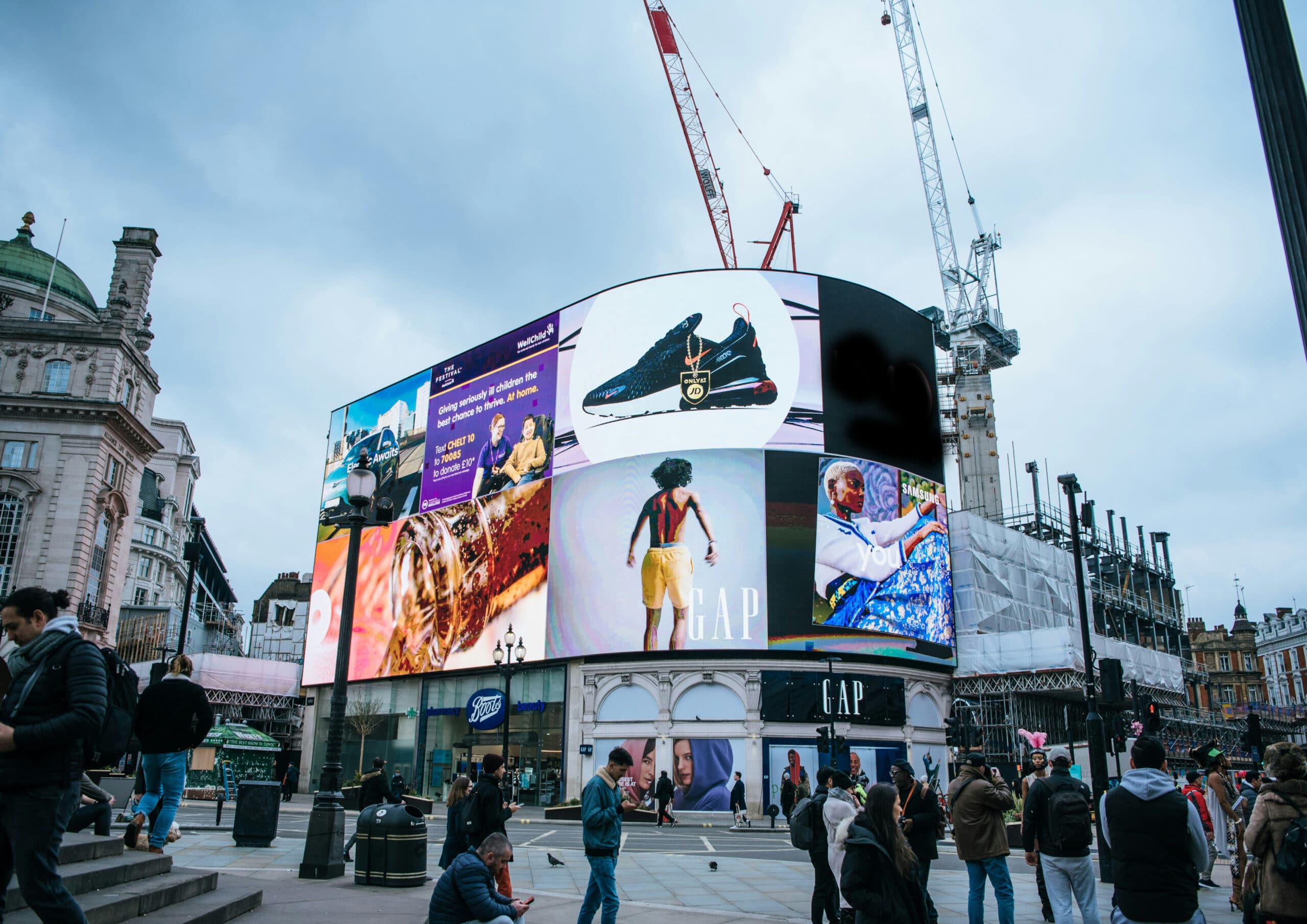 Big Brand Feel Without the Big Brand Hassle: Digital Signage Made Simple